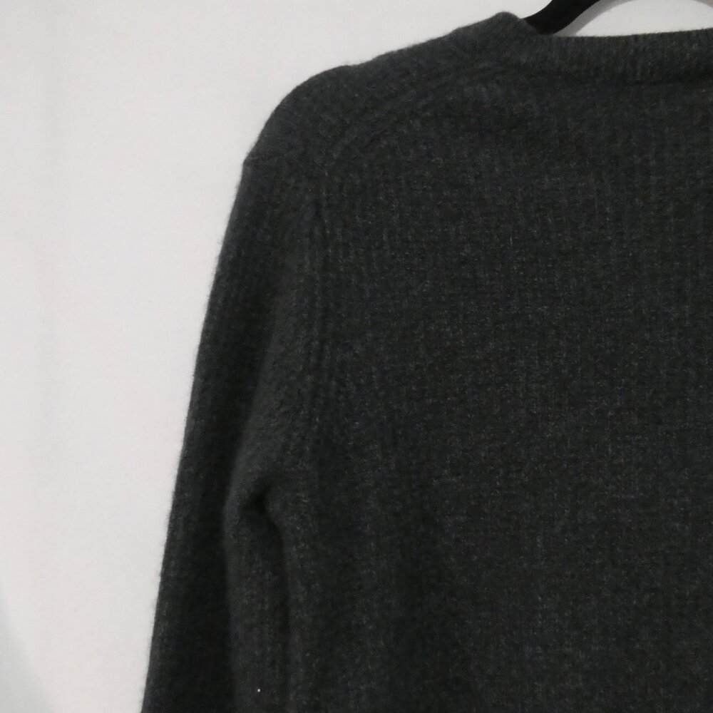 VINCE | medium | Classic Grey Soft Crew Neck Cashmere Sweater - Picture 9 of 14